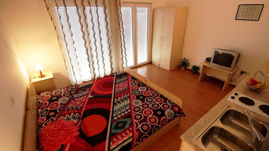 Apartments Ivka Омиш Экстерьер фото